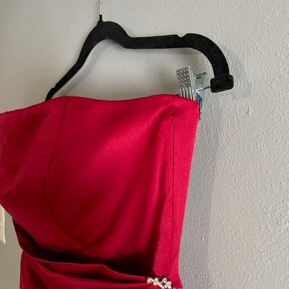 David's Bridal Red Satin Strapless Glamorous Size 6 Wedding Bridesmaid Prom Gala - Picture 8 of 11